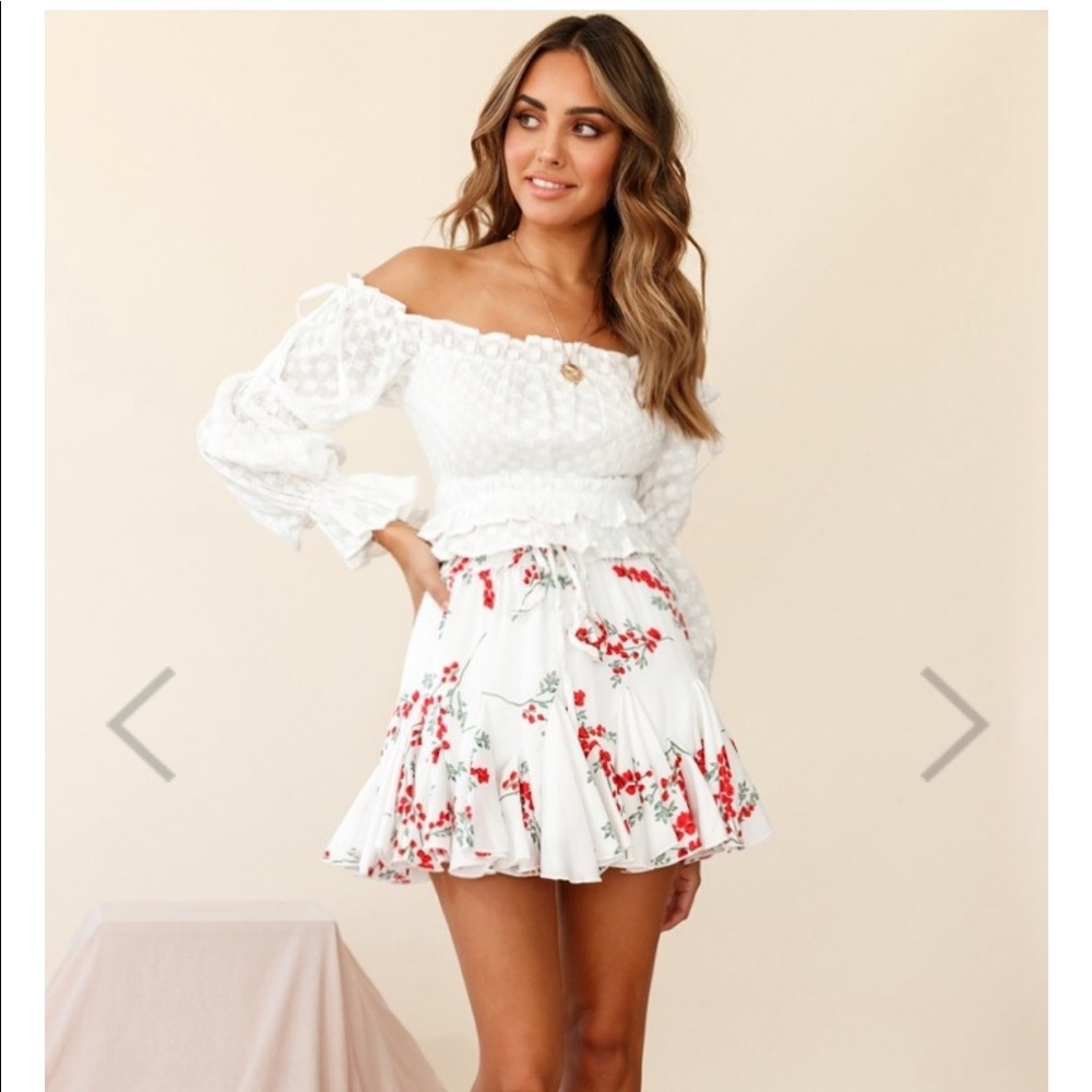 NWT hello molly size L white skirt floral pattern